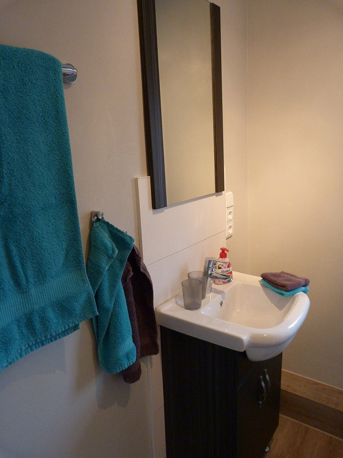 Obergeschoss Bad Spiegel Waschbecken